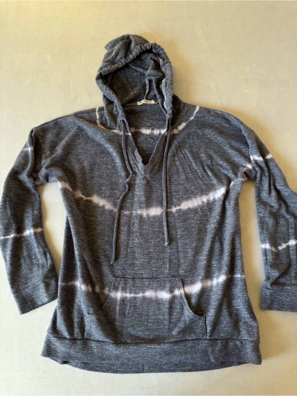 Women’s Gray Tie-Dye V-Neck Hoodie with Kangaroo Pocket